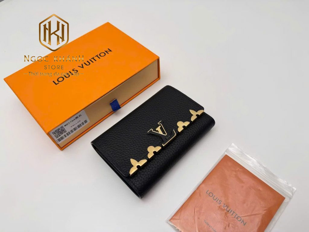 vi nu louis vuitton capucines da nhan den hoa tiet logo vang 4