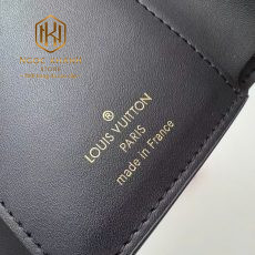 vi nu louis vuitton capucines da nhan den hoa tiet logo vang 6