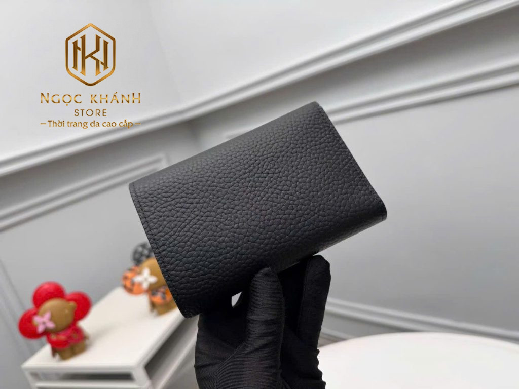 vi nu louis vuitton capucines da nhan den hoa tiet logo vang 8