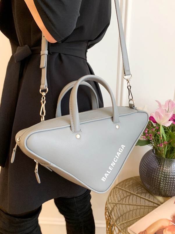 TÚI XÁCH NỮ BALENCIAGA WOMEN'S HOURGLASS SMALL MÀU ĐEN VÂN CÁ SẤU LOGO VÀNG TXNBL01 8 túi Balenciaga nữ