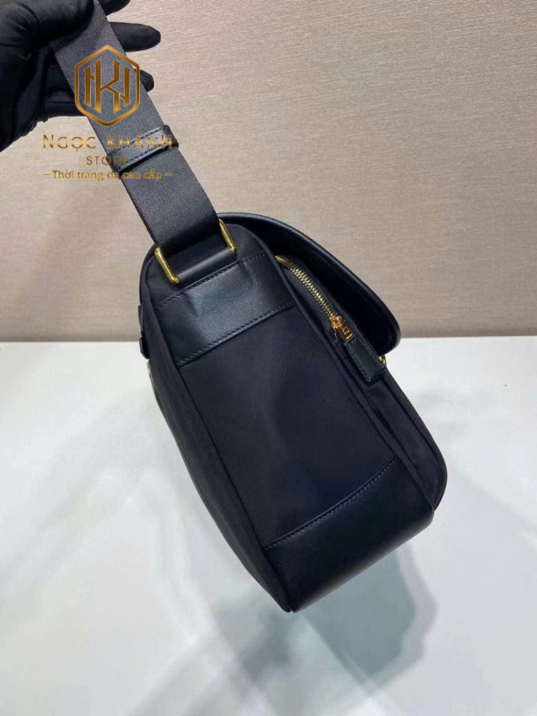 Túi đeo chéo nam Prada