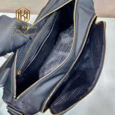 Túi đeo chéo nam Prada