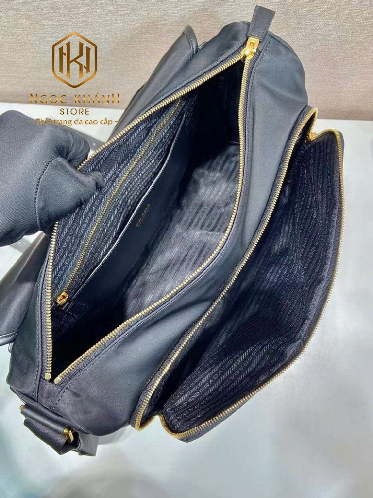 Túi đeo chéo nam Prada