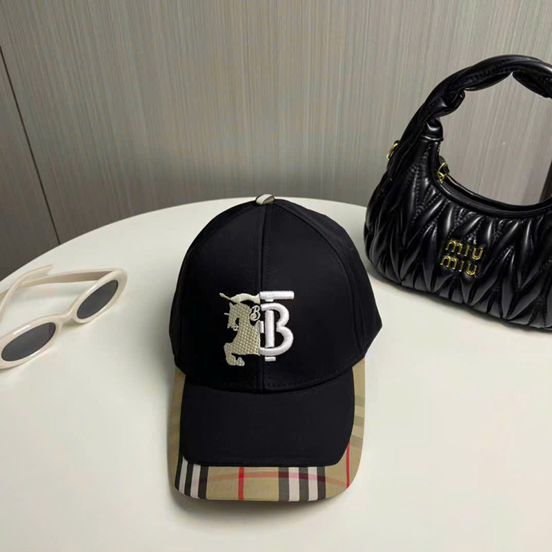 Mũ nam Burberry màu đen